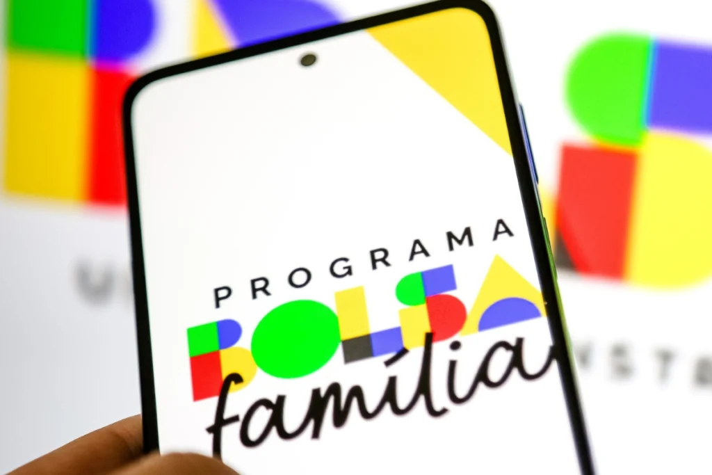 COMEMORAÇÃO NO BOLSA FAMÍLIA HOJE (12/01): Beneficiários com NIS final 1,2,3,4,5,6,7,8,9 e 0 recebem AVISO de BÔNUS de R$300 e soltam fogos