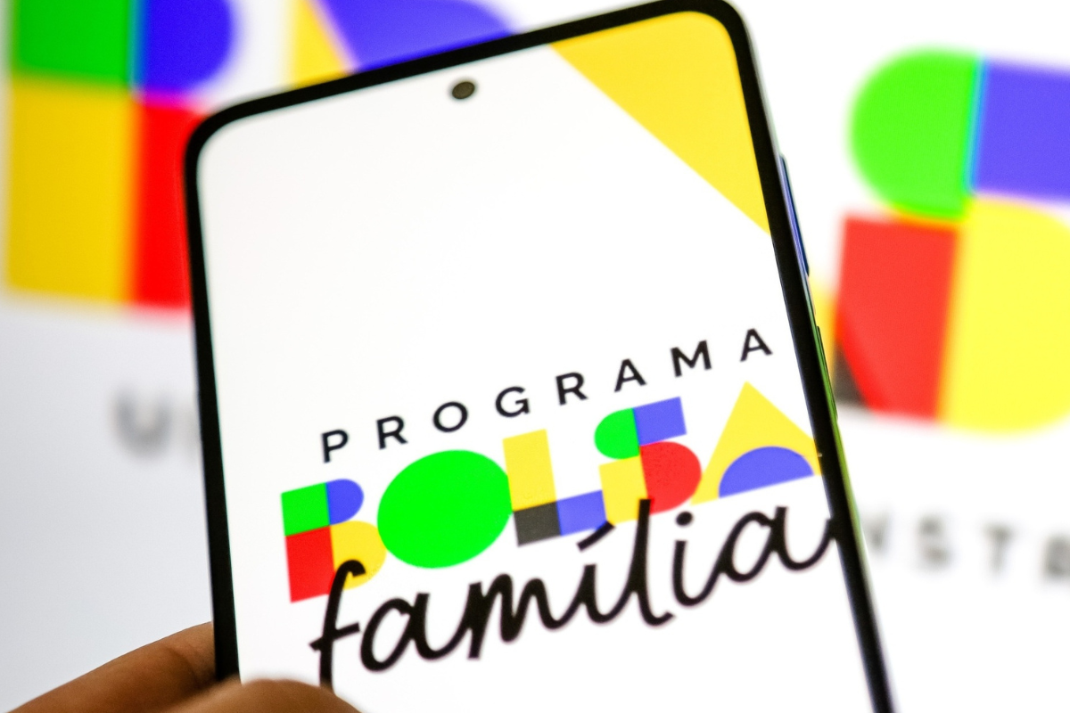 COMEMORAÇÃO NO BOLSA FAMÍLIA HOJE (12/01): Beneficiários com NIS final 1,2,3,4,5,6,7,8,9 e 0 recebem AVISO de BÔNUS de R$300 e soltam fogos