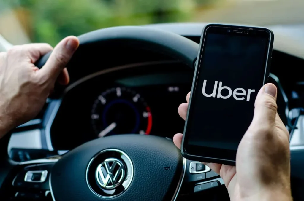 Viaje 100% de graça em 2024: Novo serviço da UBER é confirmado para milhares de passageiros do país