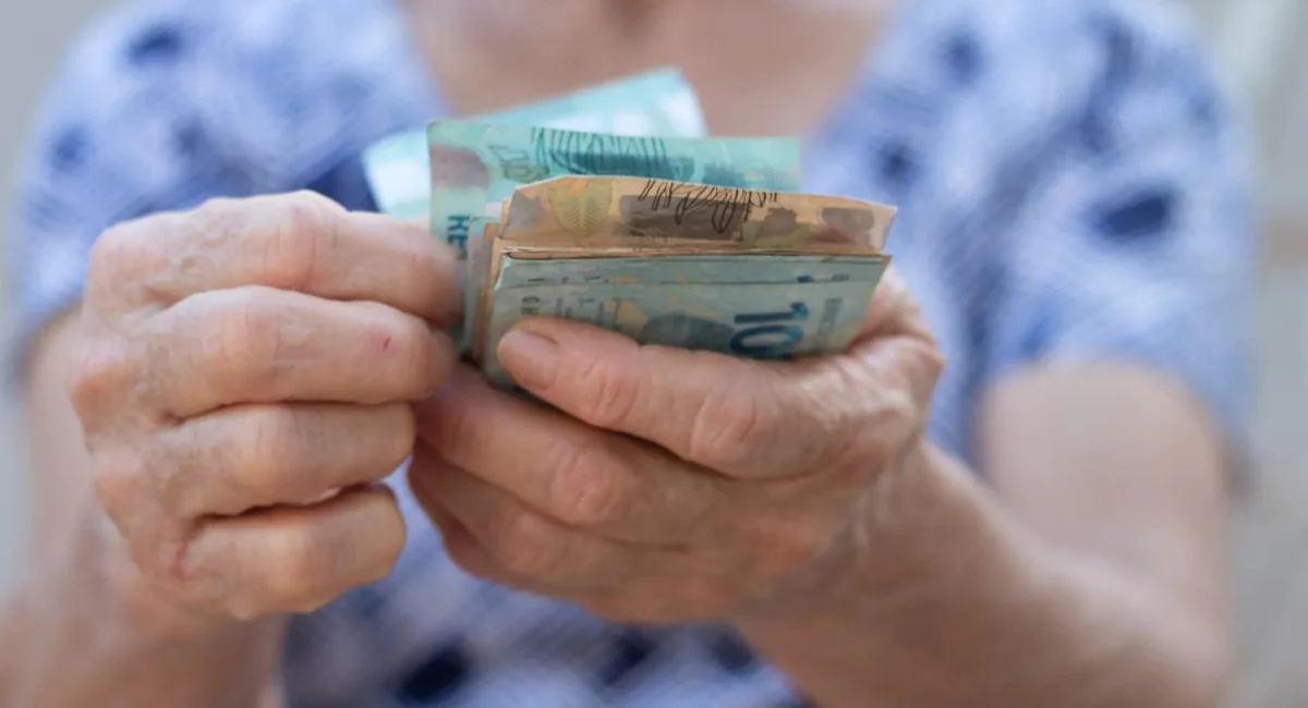 ÓTIMA DECISÃO HOJE (01/02): IDOSOS com DÍVIDAS a partir de 60 anos vão IGNORAR 6 boletos com juros e brasileiros pulam de alegria