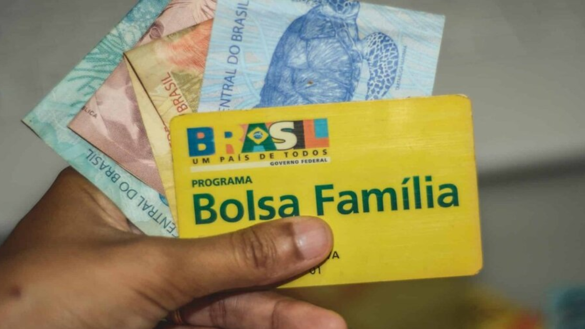 Governo divulga aumento de R$800,00 para participantes do BOLSA FAMÍLIA e libera saques agora em MARÇO