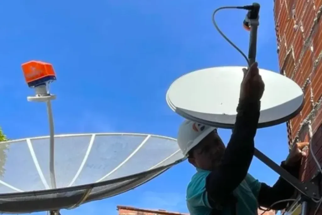 ALERTA GERAL HOJE (31/03)! Antena parabólica convencional terá que ser trocada pela digital e pega todos de surpresa
