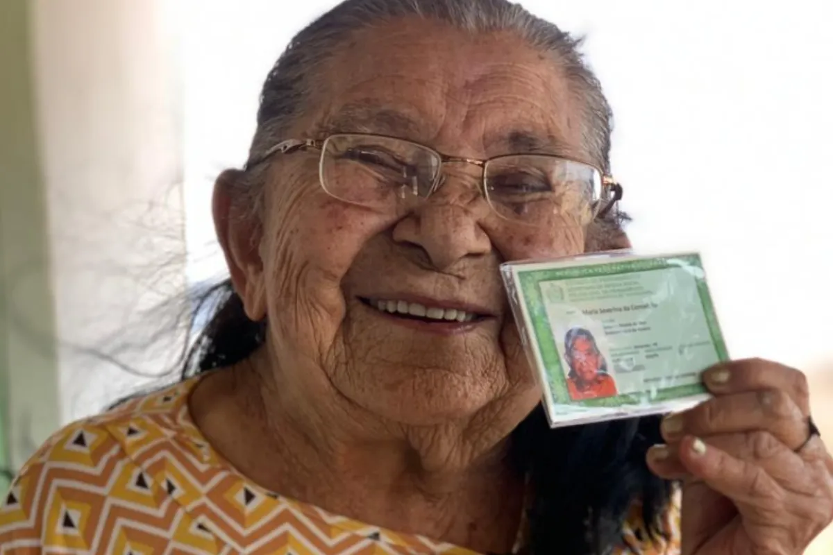 PRESENTÃO HOJE (01/04) para IDOSOS de 60,61,62,63,64,65,66 anos para cima com o RG antigo acaba de sair com a NOVA carteira de identidade