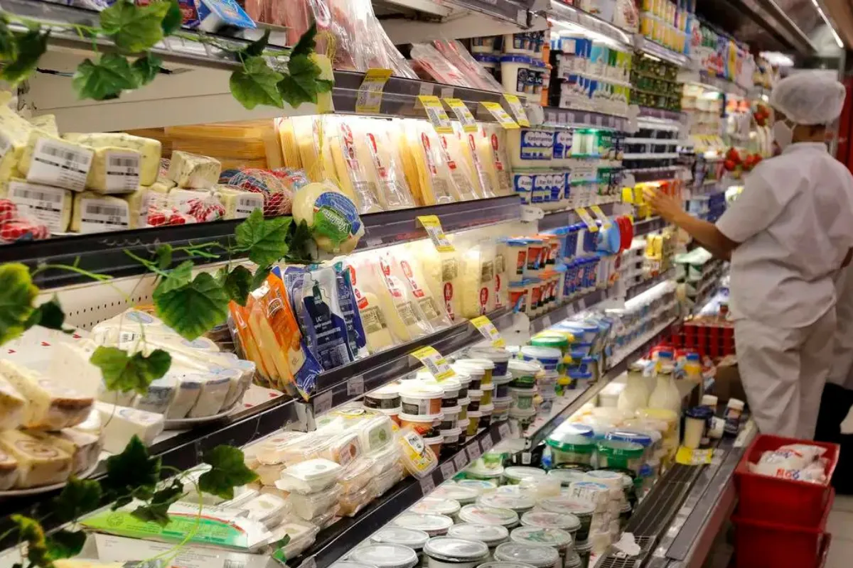 GRANDE RISCO: ANVISA não esperou nem 1 minuto a mais e RETIROU 2 queijos populares dos mercados às pressas com 3 alertas de deixar qualquer um de boca aberta