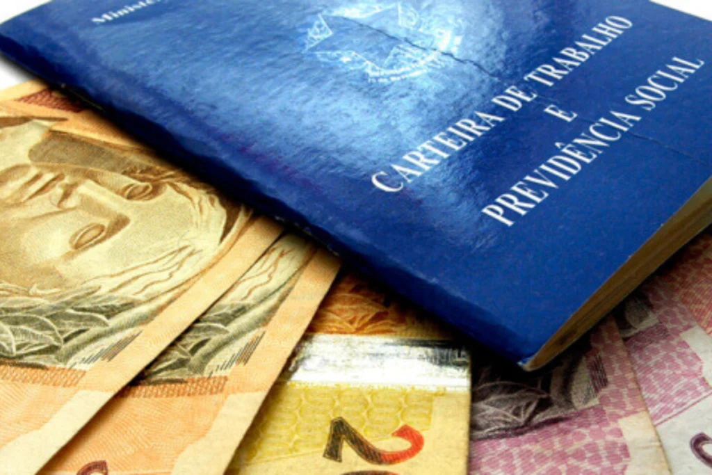 Trabalhadores estão festejando GRANDE PRESENTE aos CLT - Veja se o seu CPF foi PREMIADO HOJE (30/04/2024).