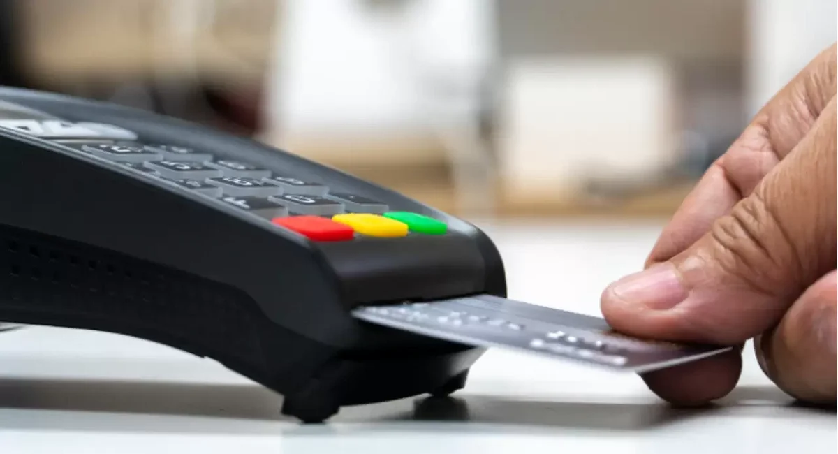 ALERTA GERAL é emitido pelo Banco Central para todos os brasileiros que usam cartão de crédito hoje (17/04/2024).