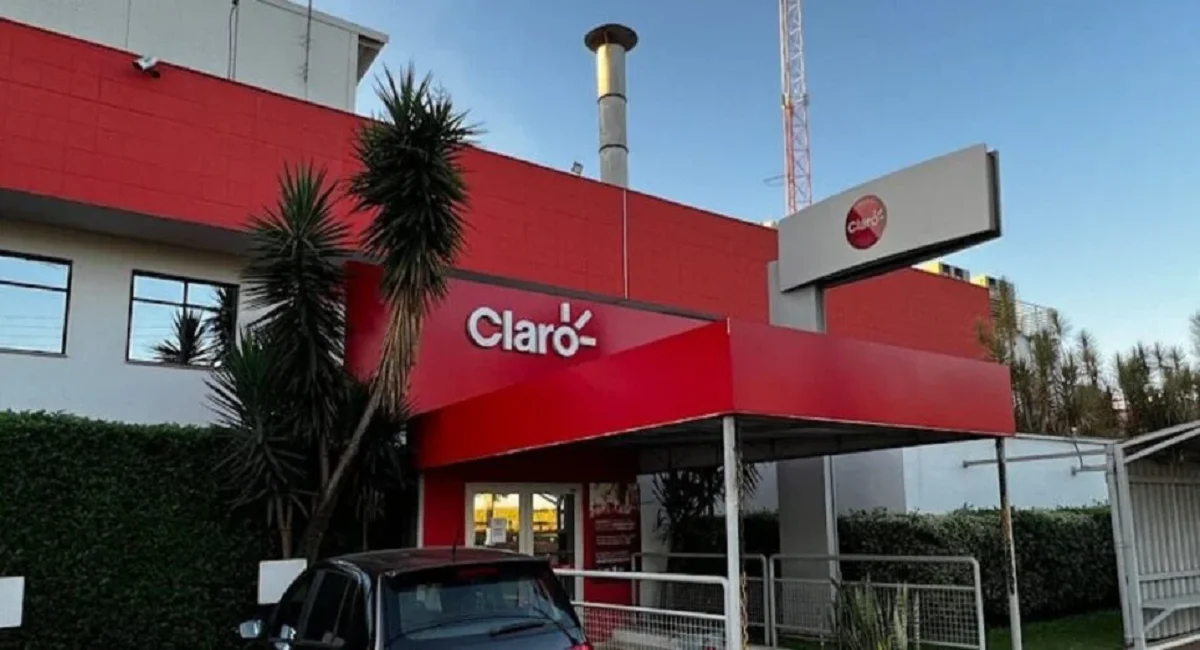 ADEUS e FIM DA LOJA: O fechamento de unidade da Claro, clientes da operadora sem acreditar e substituto convocado