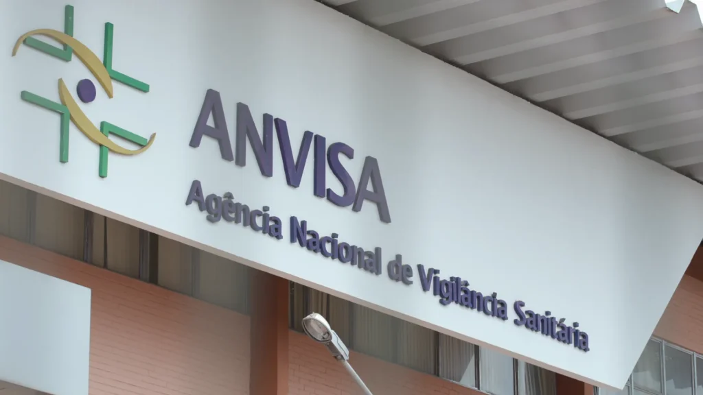 ANVISA NÃO titubeou e emitiu comunicado urgente agora sobre proibição contra produto popular a IDOSOS de 60,61,62,63,64,65,66 anos pra cima