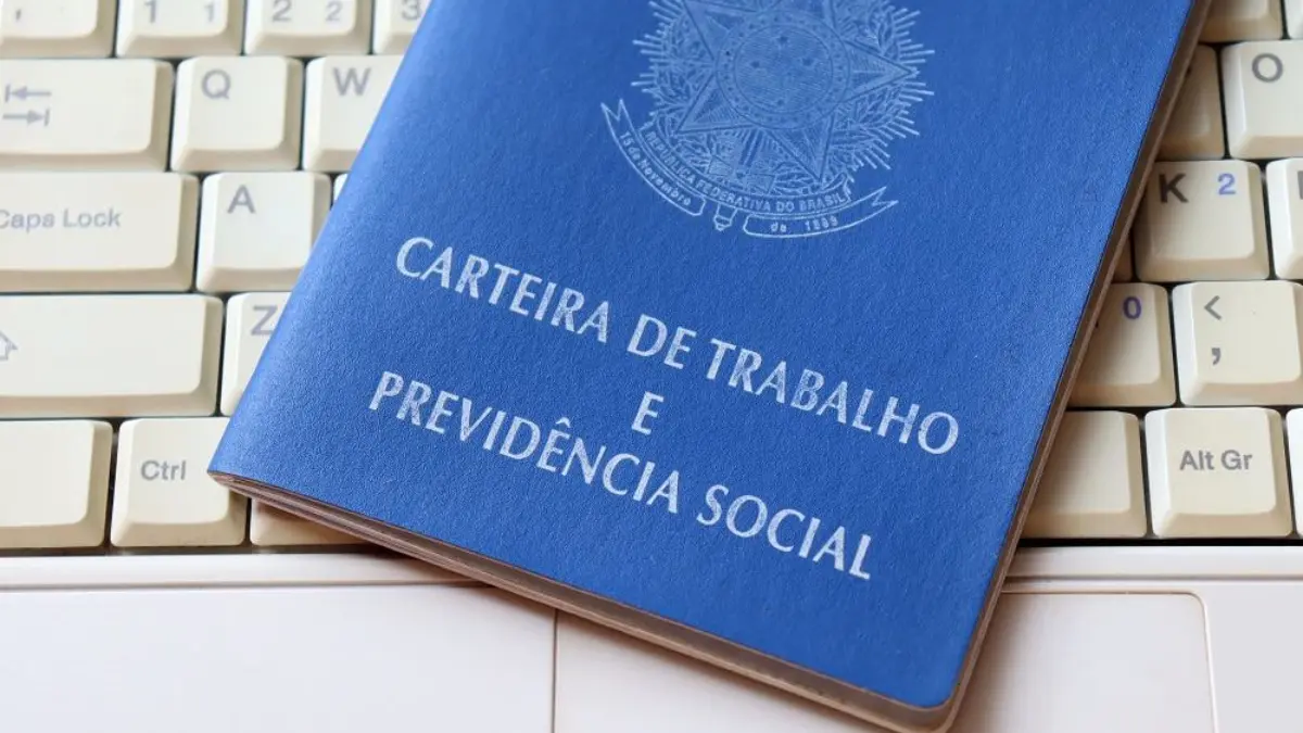 Saque de R$ 823,66 é liberado para CLTs que trabalharam por 7 meses. Saiba como solicitar