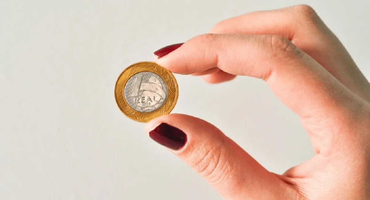 4 moedinhas de 1 real que você deve ter em casa chegam a QUASE R$ 4 MIL!