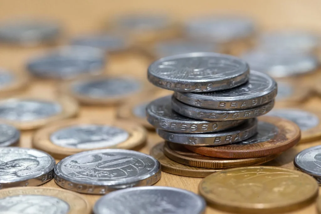 Encontrei AQUI (20/04) moedinha de 50 centavos que pode valer até R$1.000,00