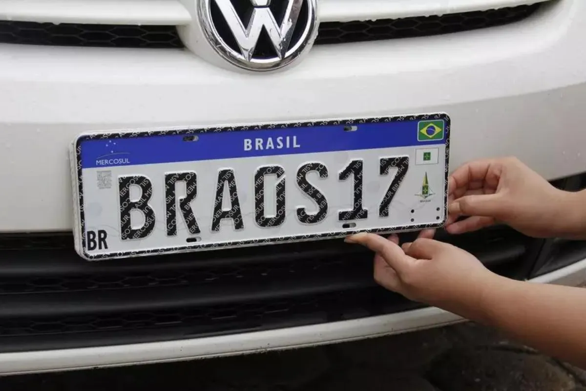 FIM da Placa Mercosul? Nova mudança nas placas dos carros pega brasileiros com CNH de surpresa e verdade é revelada