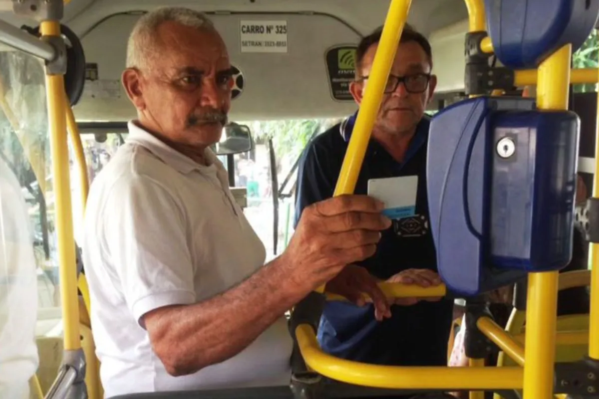 PRESENTÃO: IDOSOS de 60,61,62,63,64,65 anos pra cima ganham +1 benefício nas passagens de ônibus e saltam de alegria