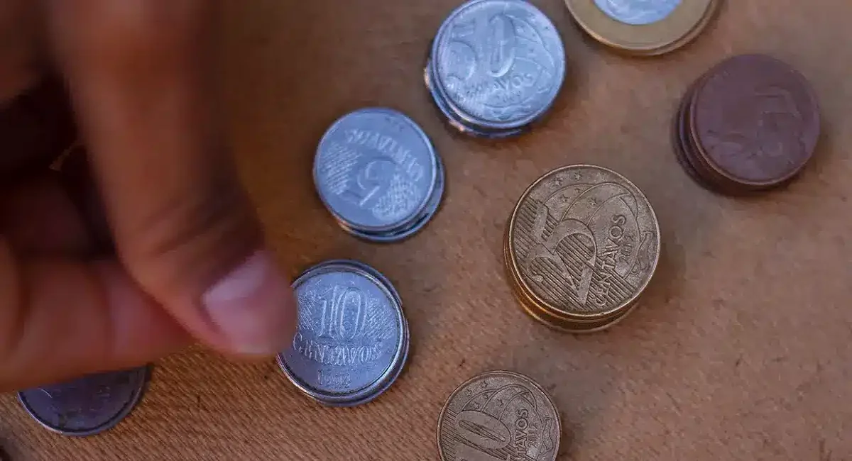 Pode pular de alegria! Moeda de R$1,00 com "detalhe estranho" está valendo R$25.000,00 (vinte e cinco mil reais) hoje (14/05)