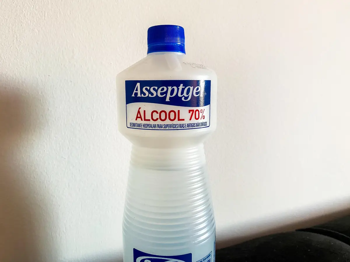 DECISÃO OFICIAL! ANVISA bate o martelo e emite PROIBIÇÃO contra venda do Álcool 70% em supermercados e farmácias!