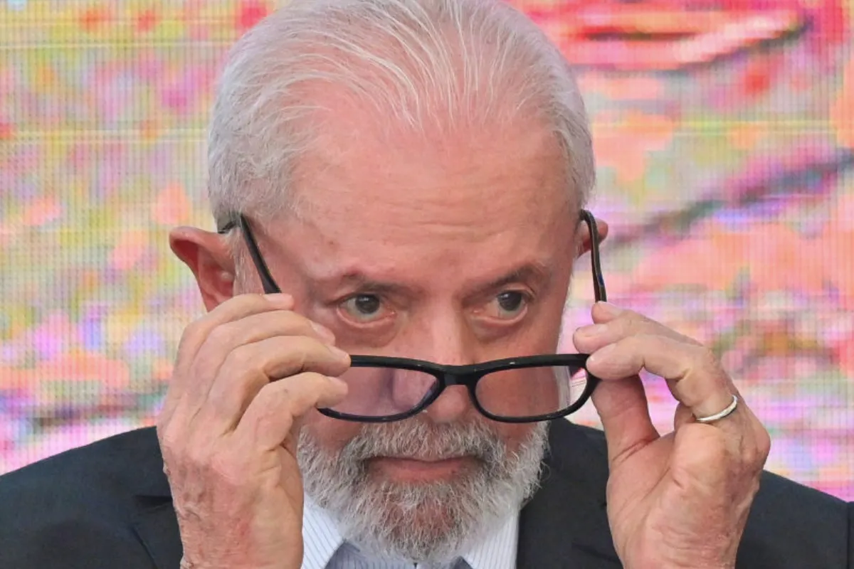 LULA decretou: Nova lei do cartão de crédito chega de voadora nos brasileiros e vai impactar trabalhadores e aposentados