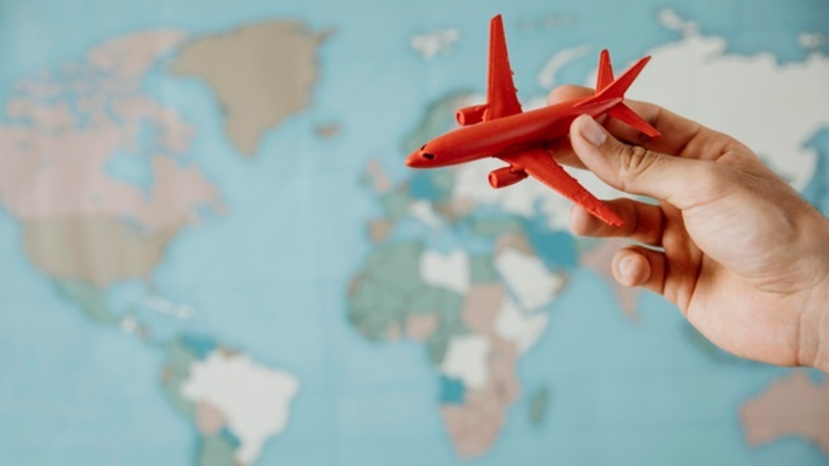 Brasileiros podem VIAJAR DE GRAÇA até o fim deste ano. Veja quem tem direito e como solicitá-lo!