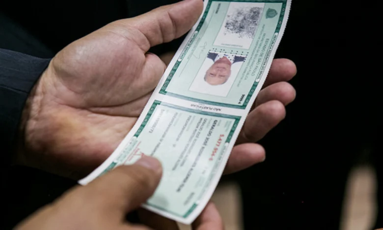 Nova lei do RG entra em vigor e decreta pagamento mensal de 1000 reais para brasileiros com mais de 60 anos