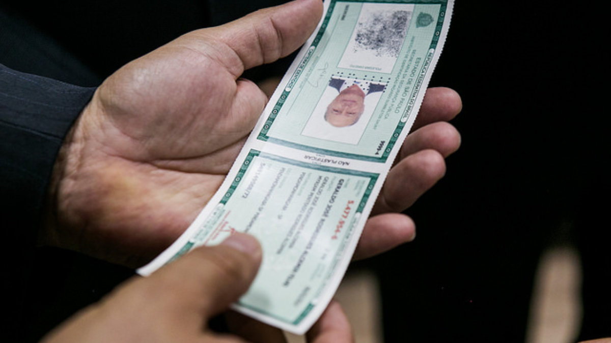 Nova lei do RG entra em vigor e decreta pagamento mensal de 1000 reais para brasileiros com mais de 60 anos