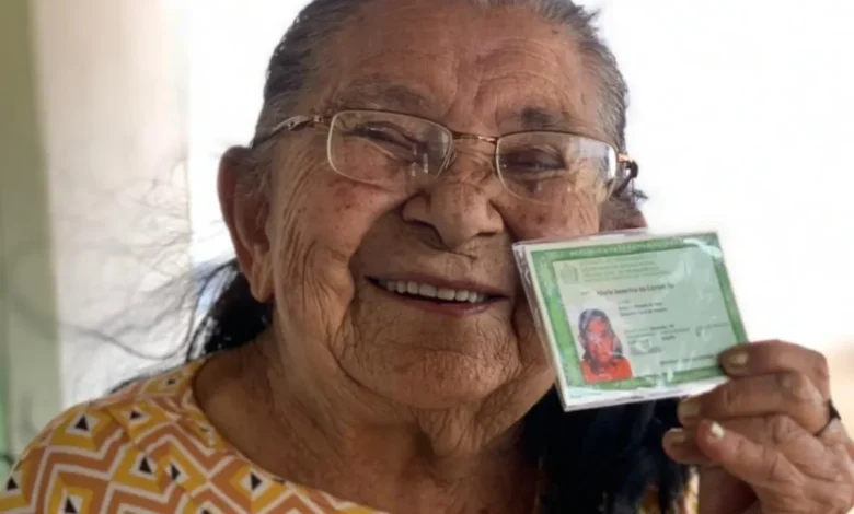 Pode comemorar: IDOSOS 60+ com RG e CNH recebem GRANDE SURPRESA em 2 documentos cruciais em 2024 e brasileiros estão sorrindo pelas paredes