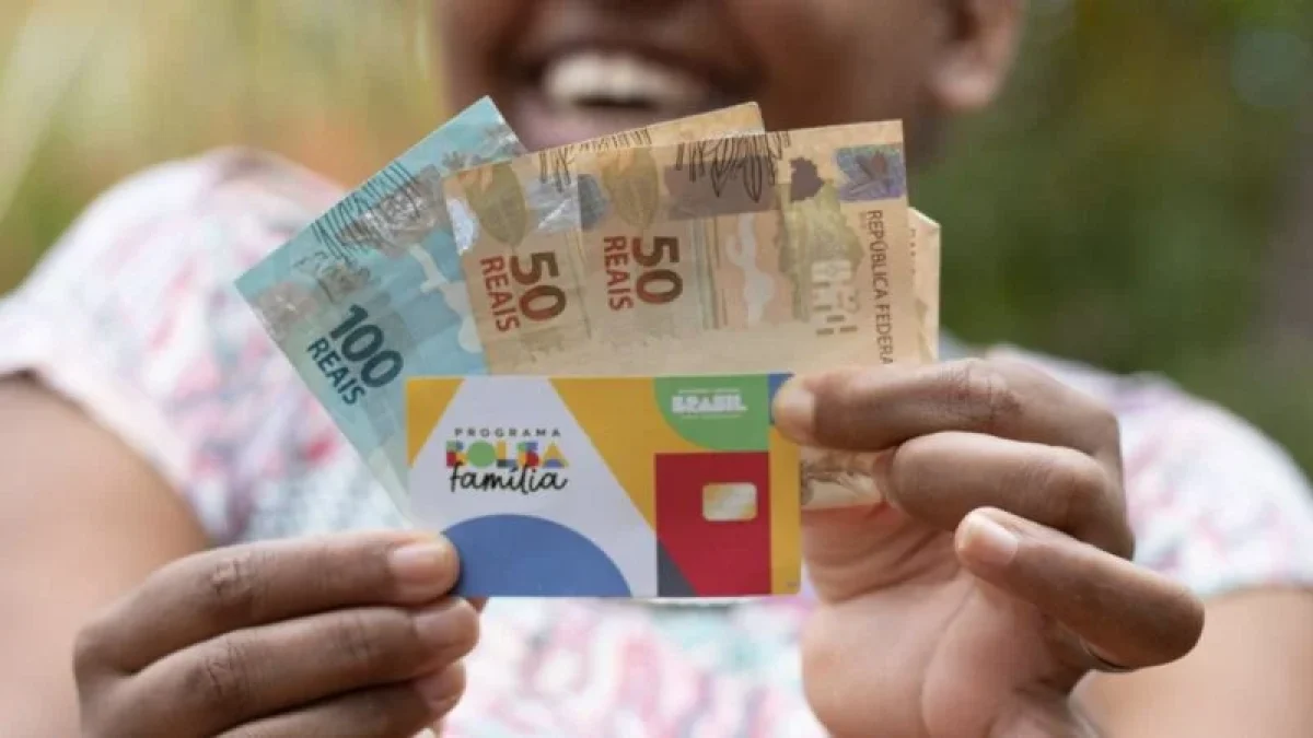 Bolsa Família se junta com outro abono e pode pagar R$ 1.412,00 + R$300,00 todos os meses