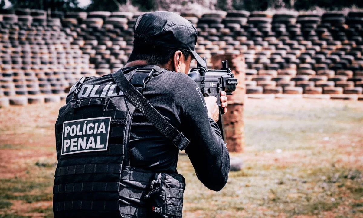 Concurso da Polícia Penal: Salário de até R$ 10.400,00 deixa brasileiros pulando de alegria