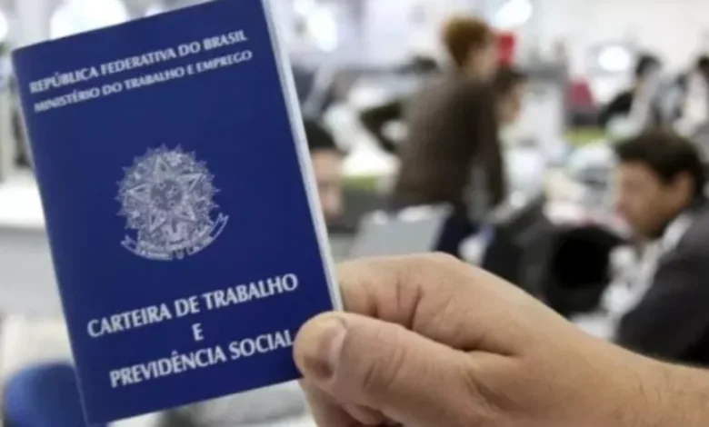 Governo libera PIX recheado de R$1.312 + 100 para trabalhadores com carteira assinada