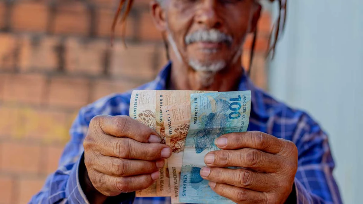 Governo Federal libera presente para idosos com mais de 60 anos em pagamento que pode passar dos R$1.400,00