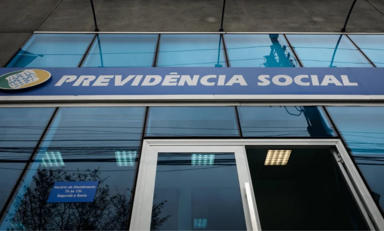 Notícia recente anunciada pelo INSS impacta aposentados beneficiados e brasileiros lamentam