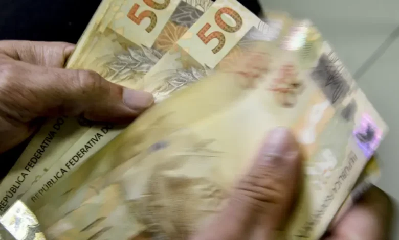Veja como receber um benefício de R$4.024 através do INSS em dois meses - saiba quem tem direito e como solicitar esse valor
