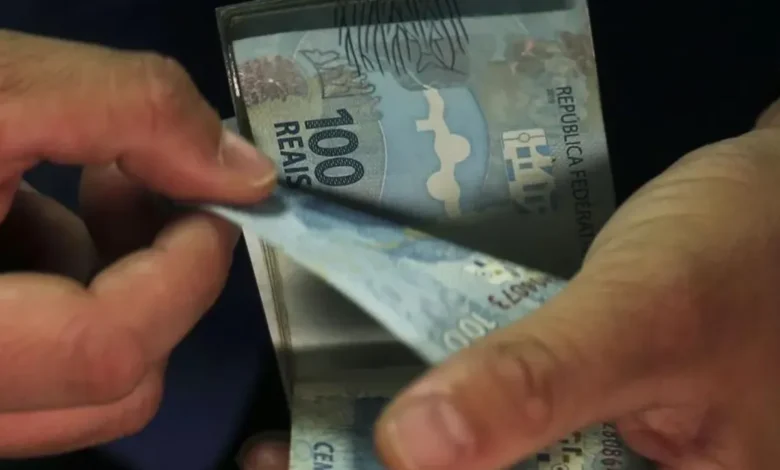 SAIU AGORA (04/08): PIX de R$ 1.126,50 só para quem trabalhou em 2023 é confirmado e trabalhadores soltam fogos de felicidade