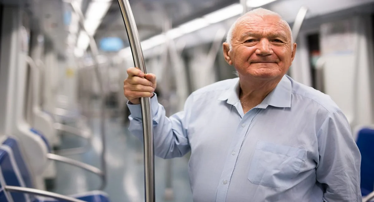 PRESENTÃO HOJE (23/07)! TRANSPORTE PÚBLICO GRATUITO PARA IDOSOS de 60,61,62,63,64,65,66 anos pra cima é liberado e brasileiros vão ao delírio