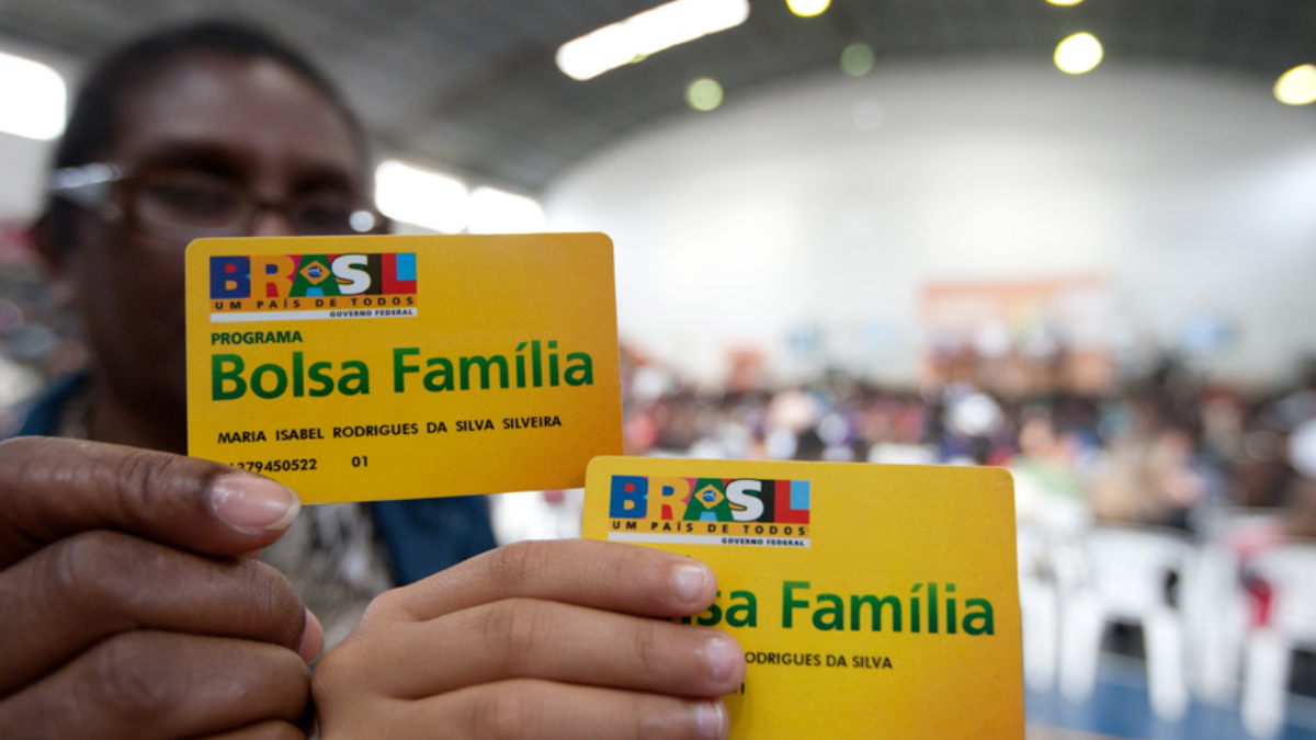 BOLSA FAMÍLIA libera novo cartão de crédito para os beneficiários. Saiba como ele funciona e como solicitá-lo!