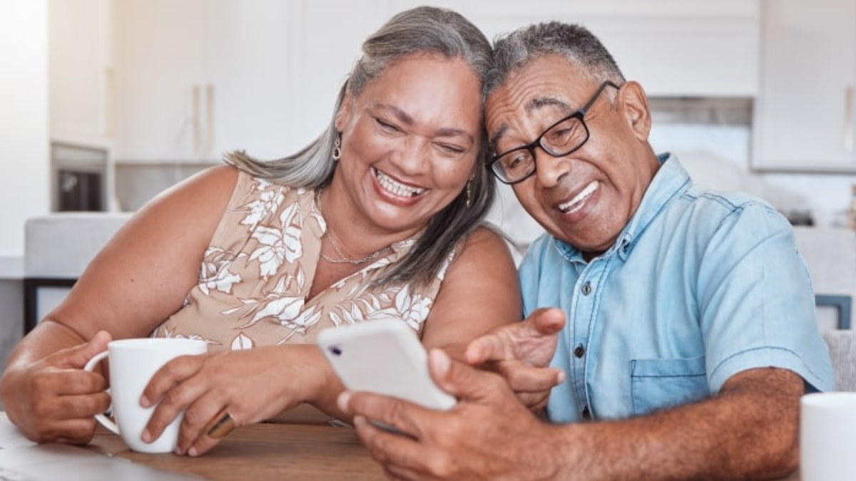 Idosos com mais de 60 anos ganham novos benefícios e vantagens. Veja como funciona esses benefícios e como solicitá-los!