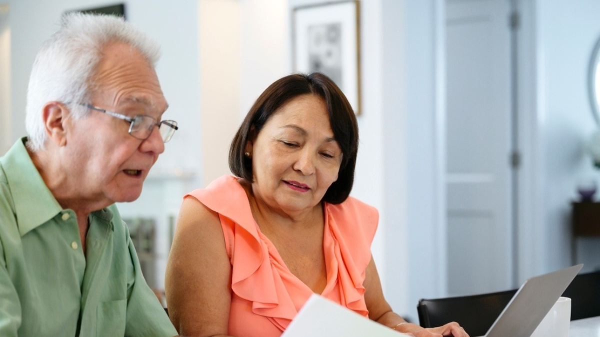 IDOSOS com mais de 65 anos ganham isenção em 4 tipos de dívidas com nova lei. Confira!