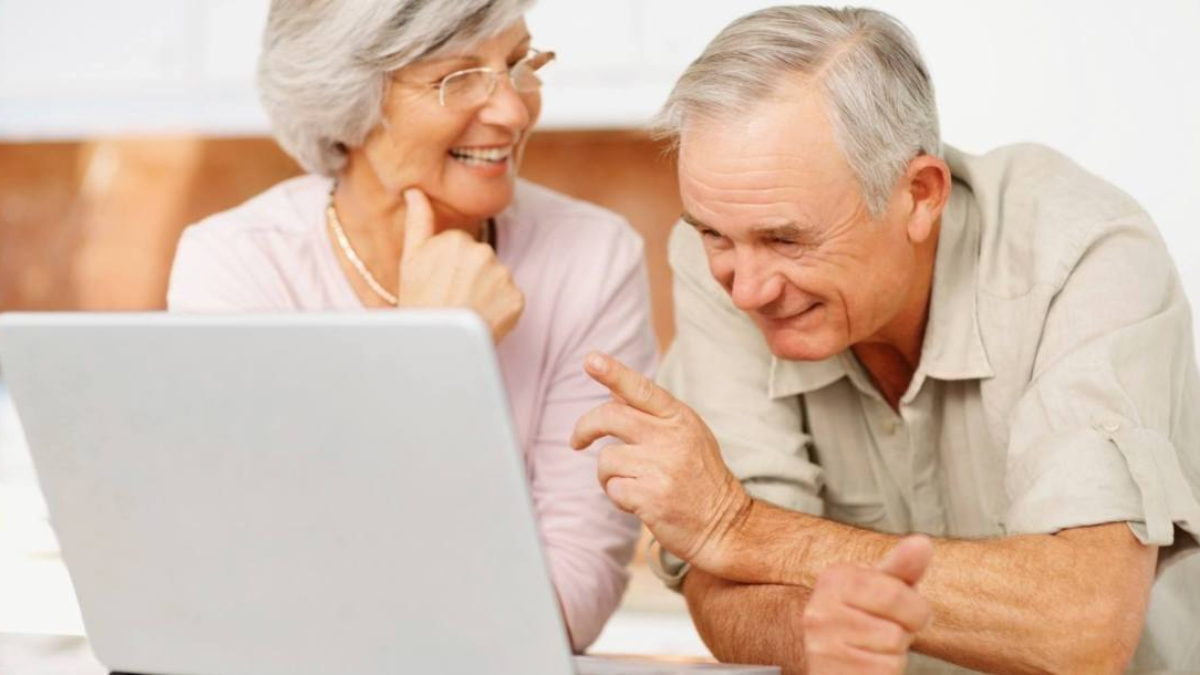 IDOSOS com mais de 65 anos recebem pacote com 10 benefícios para julho e agosto deste ano. Saiba como solicitar