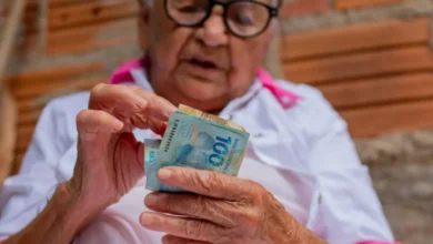 Idosos com mais de 65 anos têm direito a receber benefício bloqueado. Saiba qual é esse benefício