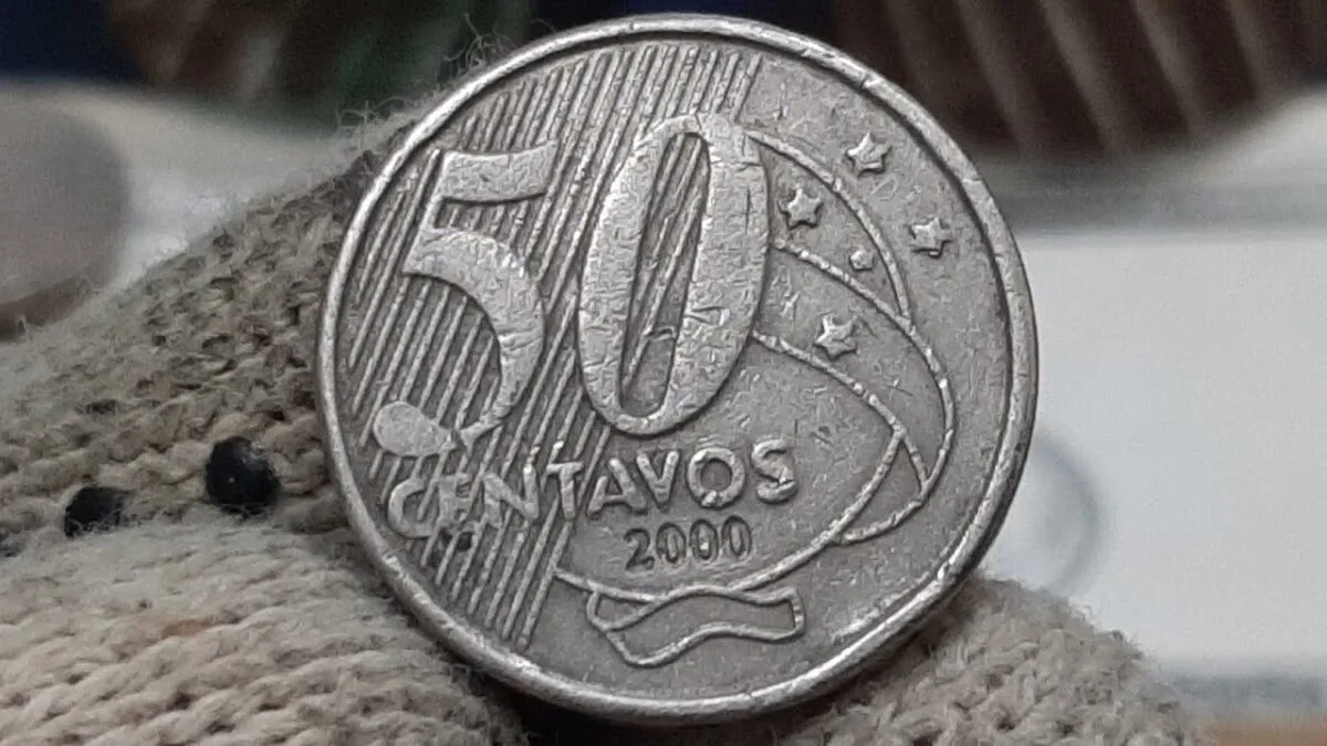 Moeda rara de 50 centavos pode valer PIX de R$1.800,00 por CPF. Saiba como identificá-la