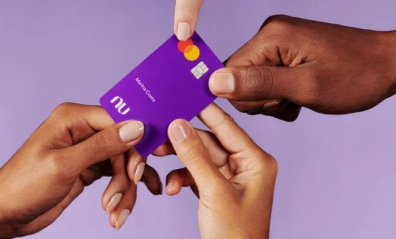 NUBANK libera cartão de crédito mesmo para quem tem CPF com dívidas. Saiba como conseguir