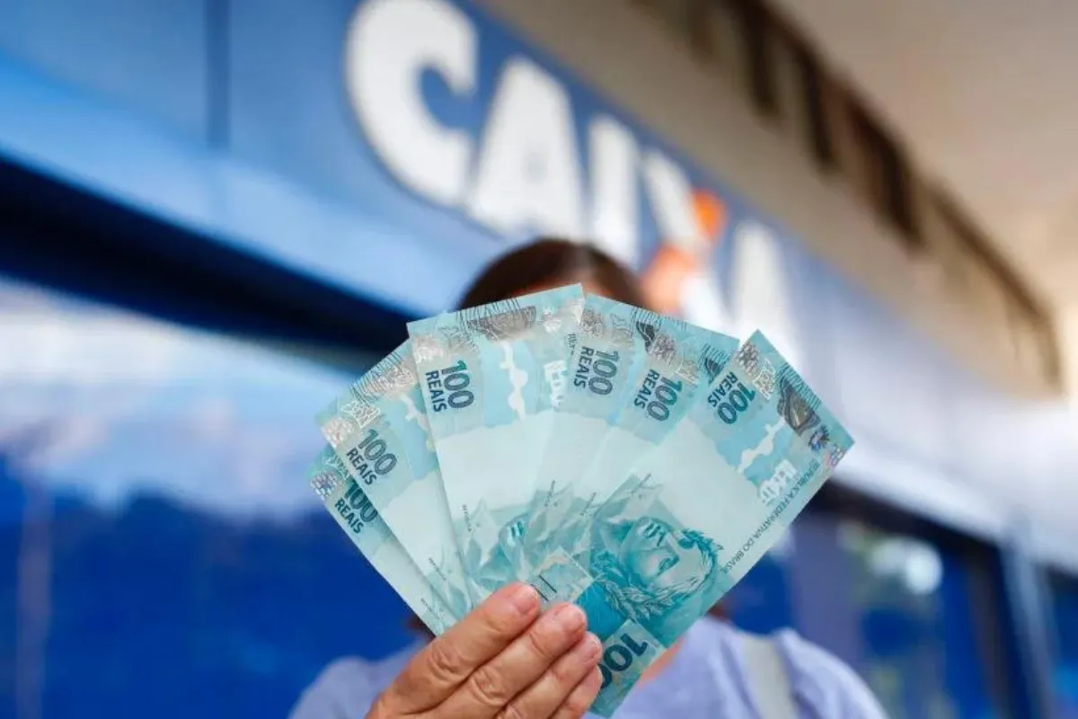 PRESENTÃO: Caixa agenda 2 saques nos próximos dias para quem tem carteira assinada há 5,10,15 anos e brasileiros festejam de alegria