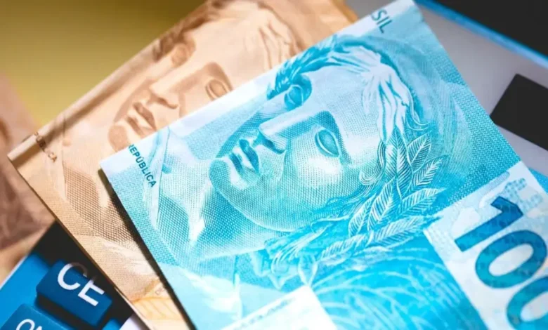 Bolsa do Governo aprova "renda" adicional de R$2.000,00 para alguns brasileiros CLT. Veja quem tem direito