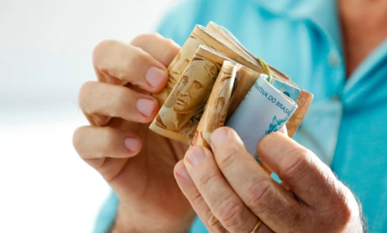 Salário mínimo sobe para R$1.989 e pega milhões de trabalhadores de surpresa. Saiba mais