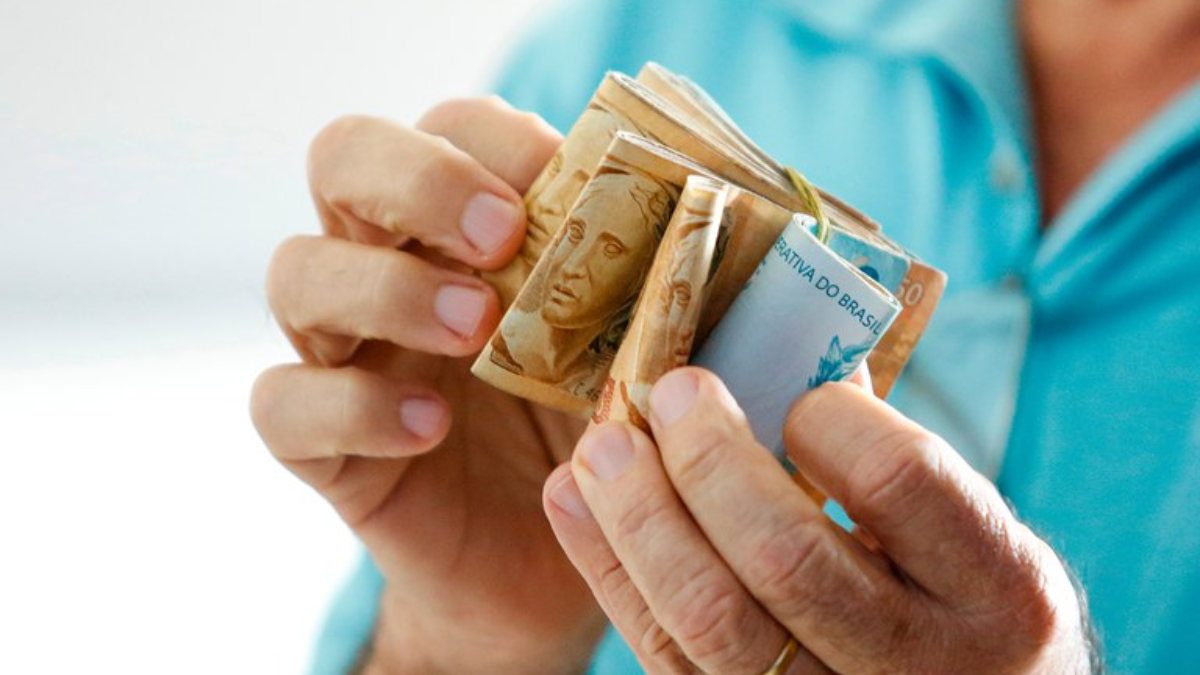 Salário mínimo sobe para R$1.989 e pega milhões de trabalhadores de surpresa. Saiba mais