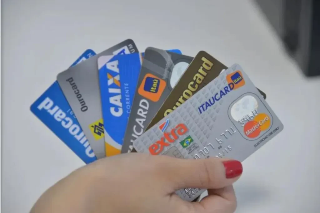 ADEUS, cartão de crédito: AVISO do Banco Central chega com fim de uma era e crava substituto no Brasil para surpresa de 100% dos brasileiros