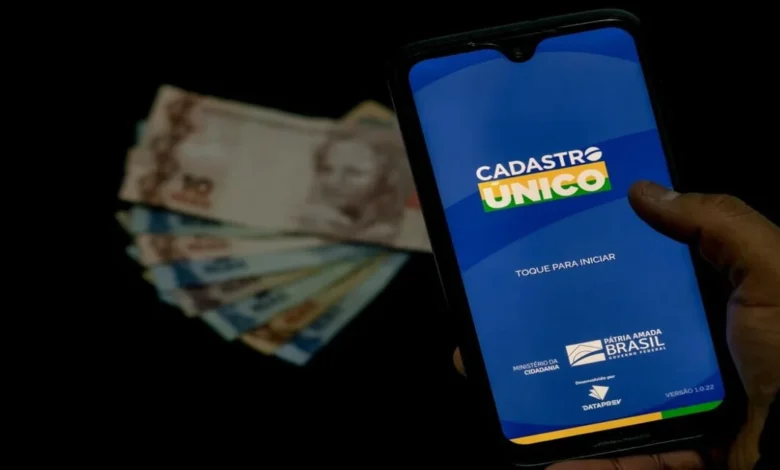 Pode soltar fogos! Famílias registradas no Cadúnico ganham programa de descontos em suas contas e brasileiros comemoram