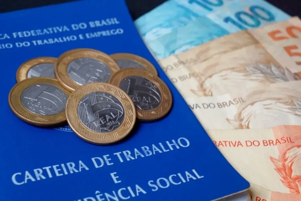 Salário mínimo de R$1.711,00 foi confirmado para uma parcela sortuda de brasileiros; veja quem recebe
