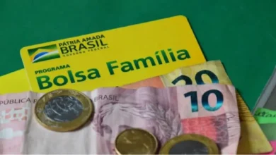 Brasileiros que recebem o Bolsa Família e têm cartão de crédito podem ter benefício CANCELADO? Checamos