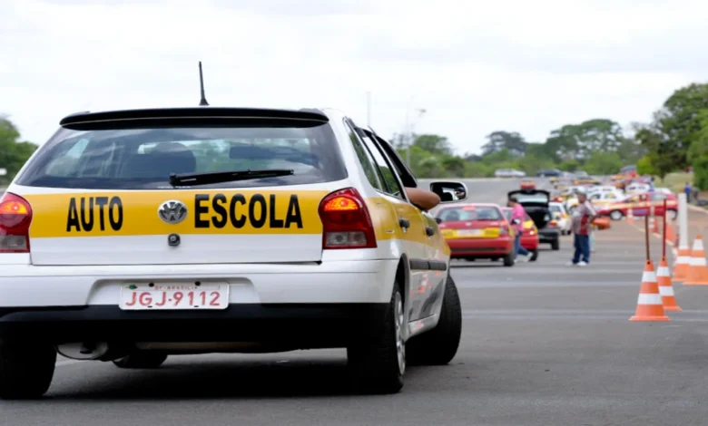 ADEUS: Nova Lei estabelece o fim de carros em autoescolas e decreto pega brasileiros de surpresa