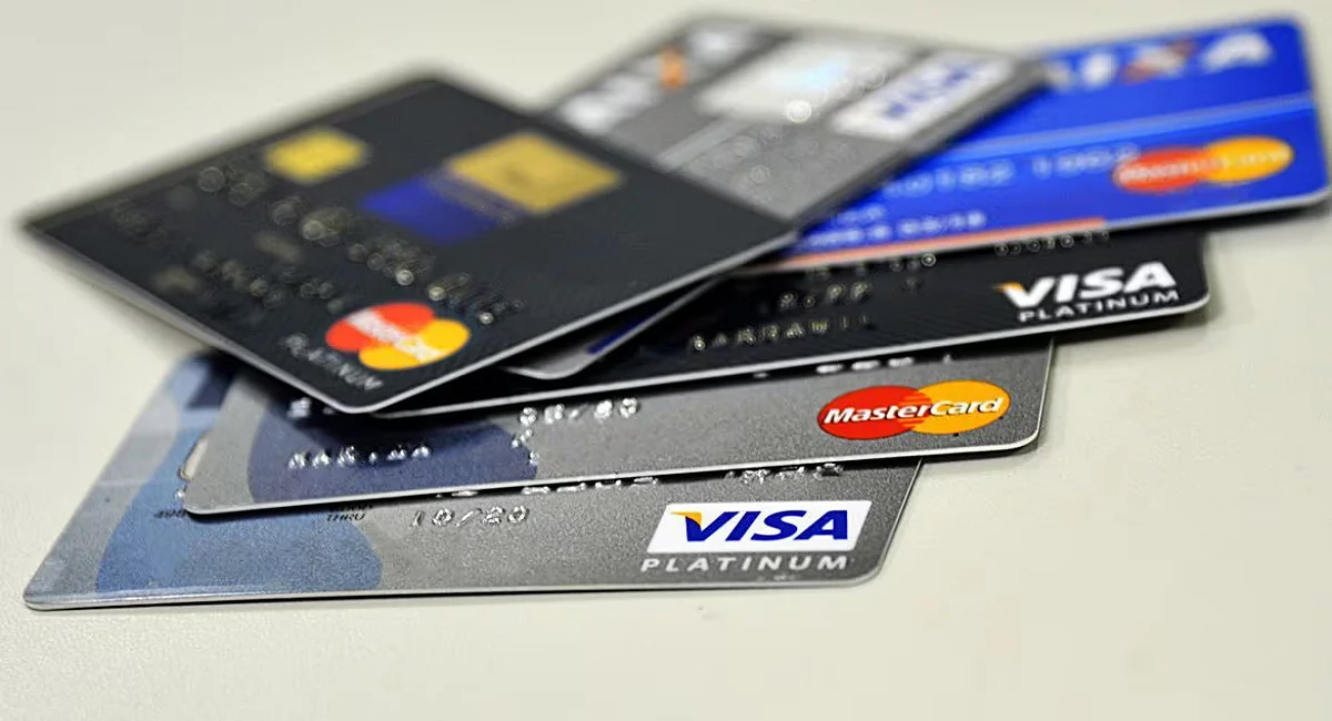 Clientes com cartões de crédito recebem alerta do Itaú e do Nubank hoje (11/08)