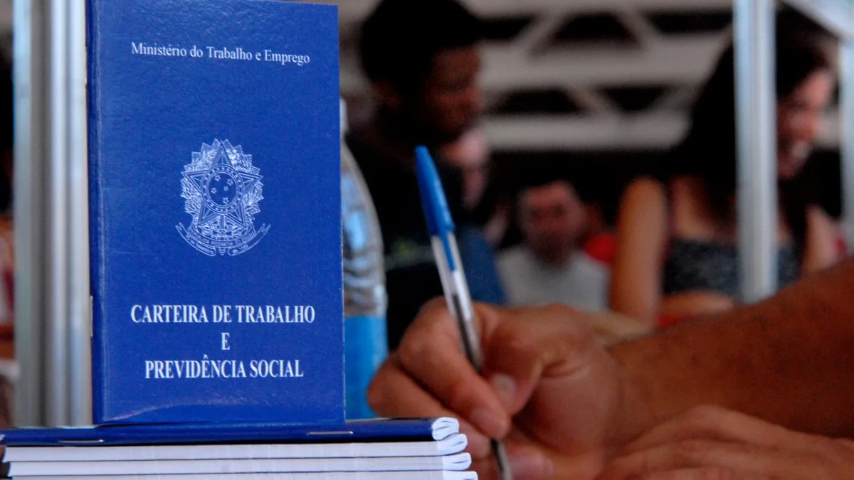 Governo Federal toma decisão importante para trabalhadores com carteira assinada que receberam até R$ 2.848 em 2022